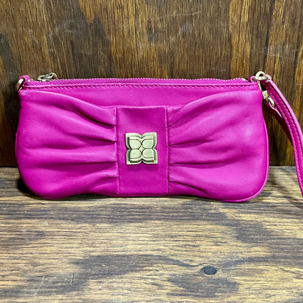 BCBG MAX AZRIA GENIUNE LAMBSKIN LEATHER CLUTCH BAG $138 Very Good Condition